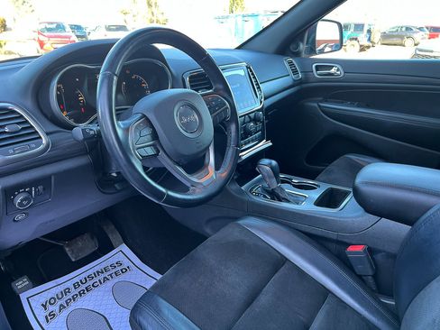 Used 2020 Jeep Grand Cherokee Altitude image 15