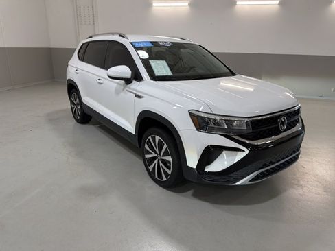 Certified 2023 Volkswagen Taos SE FWD image 4
