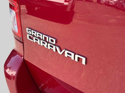 Used 2016 Dodge Grand Caravan SXT w/ Rear Park Assist Package FWD image 11