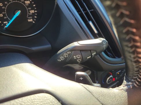 Used 2018 Ford Escape SE w/ SE Sport Appearance Package image 30