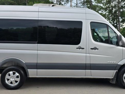 Used 2008 Dodge Sprinter 2500 RWD image 5