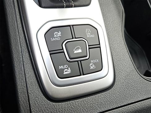 New 2026 Nissan Frontier SV image 23