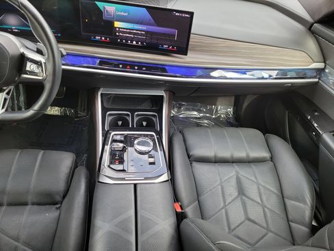 Used 2023 BMW 760i xDrive w/ Luxury Rear Seating Package AWD/4WD image 11