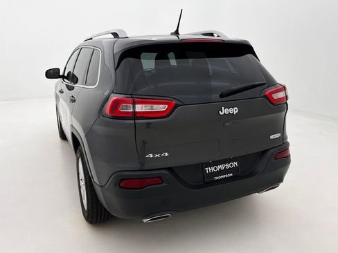 Used 2015 Jeep Cherokee Latitude w/ Cold Weather Group AWD/4WD image 8