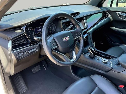 Used 2022 Cadillac XT6 Premium Luxury w/ Technology Package FWD image 18