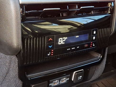 Used 2023 Jeep Wagoneer Series II image 12