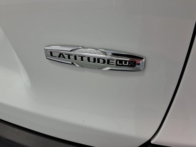 Used 2021 Jeep Cherokee Latitude Lux w/ Comfort/Convenience Group AWD/4WD image 11