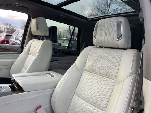 Certified 2023 Cadillac Escalade Sport Platinum image 9