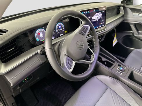 New 2026 Volkswagen Tiguan SE image 9