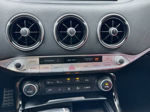 Used 2019 Kia Stinger GT1 image 12