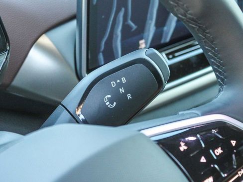 New 2025 Volkswagen ID.4 Pro RWD image 19