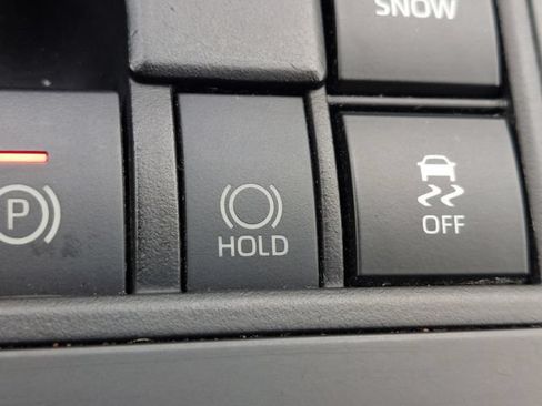 Used 2023 Toyota Highlander LE FWD image 25