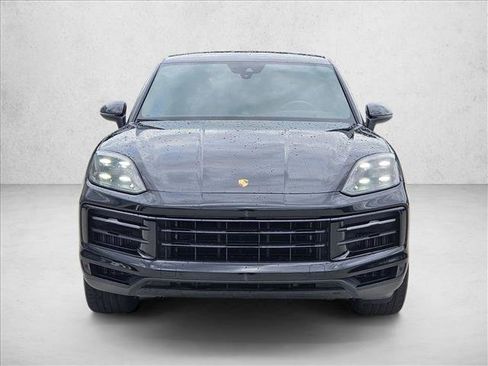 Used 2024 Porsche Cayenne S AWD/4WD image 2