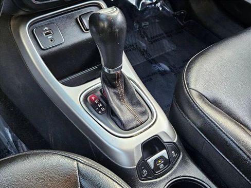 Used 2018 Jeep Compass Latitude w/ Popular Equipment Group FWD image 12
