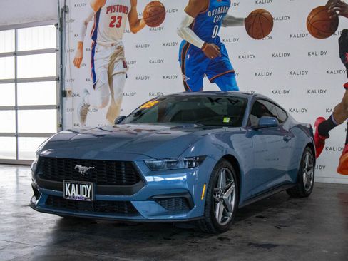 Used 2025 Ford Mustang Coupe RWD image 18