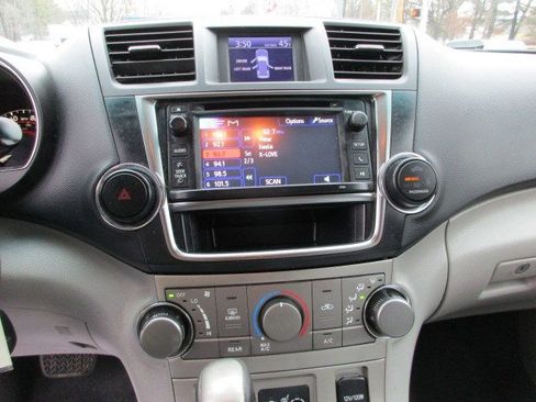 Used 2013 Toyota Highlander SE image 21