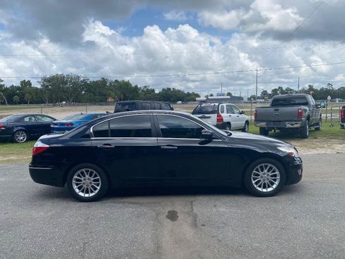 Used 2011 Hyundai Genesis 3.8 RWD image 6