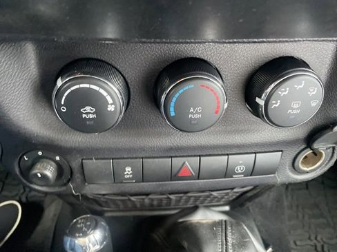 Used 2018 Jeep Wrangler Unlimited Sahara w/ Dual Top Group image 23