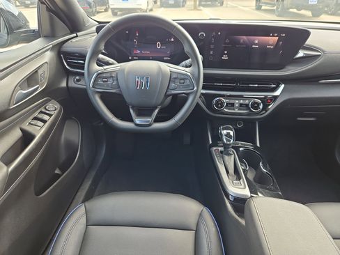 Used 2025 Buick Envista Sport Touring FWD image 28