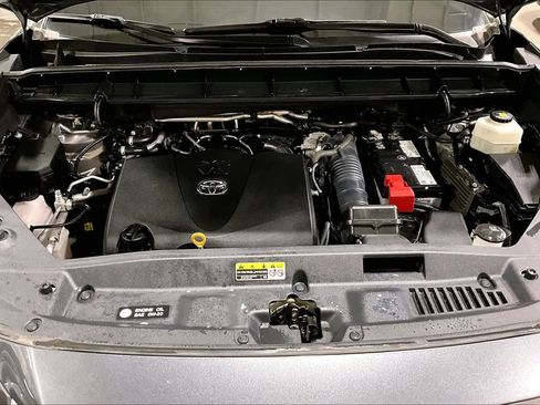 Used 2021 Toyota Highlander XLE image 32
