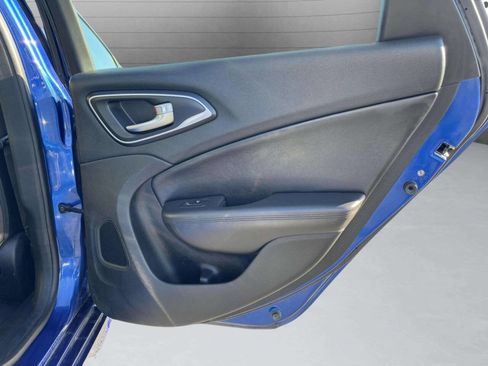 Used 2015 Chrysler 200 Limited image 17