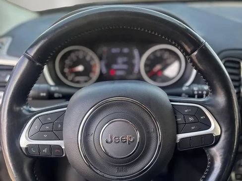 Used 2020 Jeep Compass Latitude w/ Cold Weather Group AWD/4WD image 17