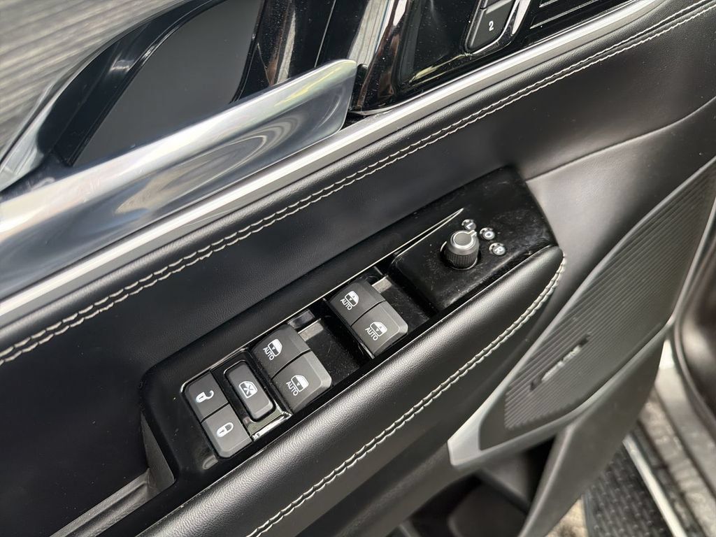 Used 2022 Jeep Wagoneer Series III AWD/4WD image 23