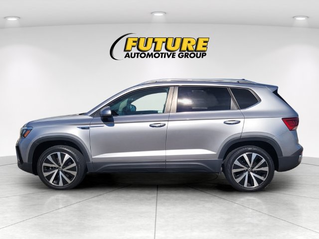 Used 2024 Volkswagen Taos SE FWD image 6