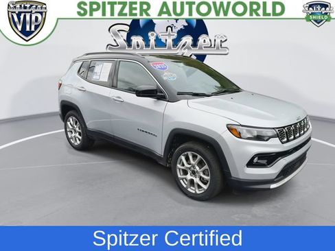 Used 2025 Jeep Compass Limited AWD/4WD image 2