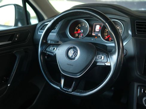 Used 2018 Volkswagen Tiguan SE image 42