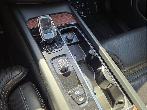 Used 2023 Volvo XC60 B6 Ultimate w/ Climate Package image 31