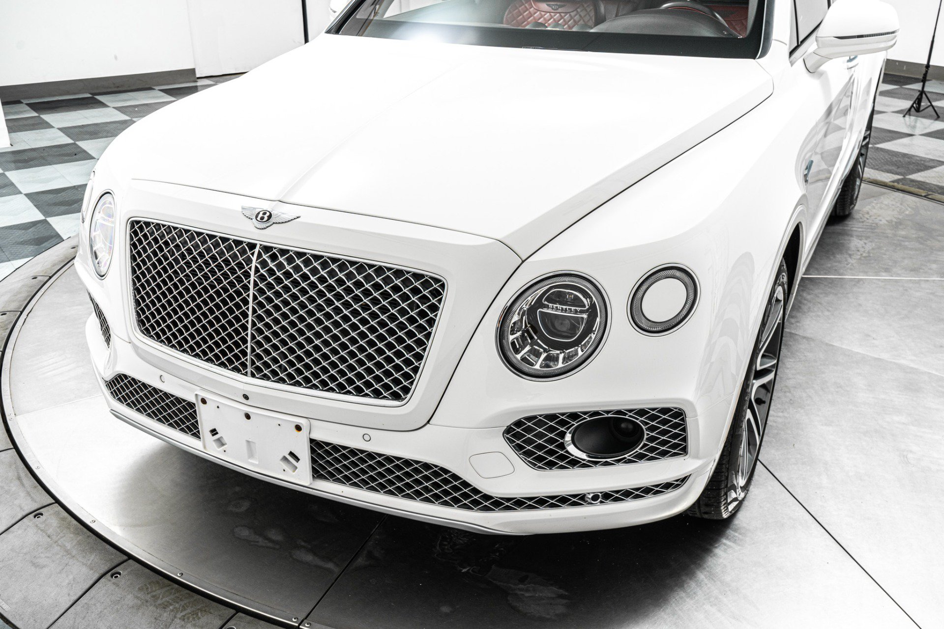 Used 2018 Bentley Bentayga Activity AWD/4WD image 32