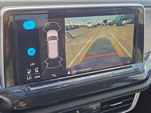 Used 2025 Volkswagen Atlas SE FWD image 13