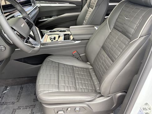 Certified 2026 Cadillac Escalade ESV V AWD/4WD image 20