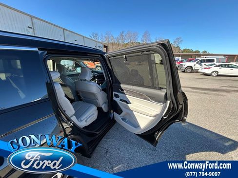 Used 2021 Jeep Grand Cherokee L Overland w/ Luxury Tech Group IV image 21