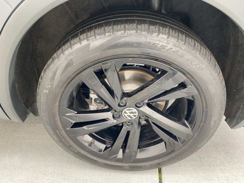Used 2023 Volkswagen Tiguan SE R-Line image 8