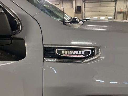 Used 2024 GMC Sierra 1500 SLE w/ Preferred Package image 4