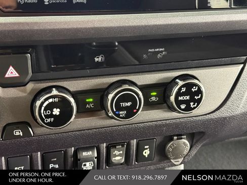 Used 2018 Toyota Tacoma TRD Sport w/ Technology Package AWD/4WD image 34