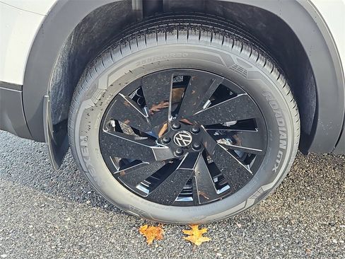 New 2026 Volkswagen Atlas SE image 4