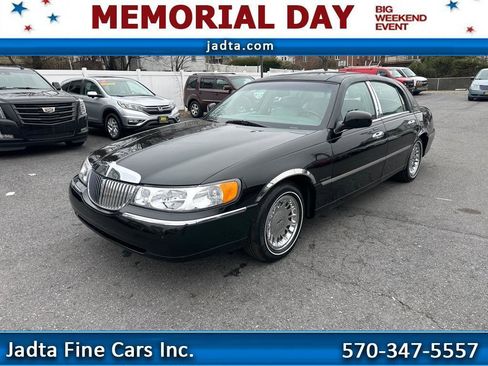 Used 2002 Lincoln Town Car Cartier RWD image 1