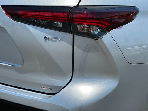 Used 2025 Toyota Highlander XLE AWD/4WD image 26