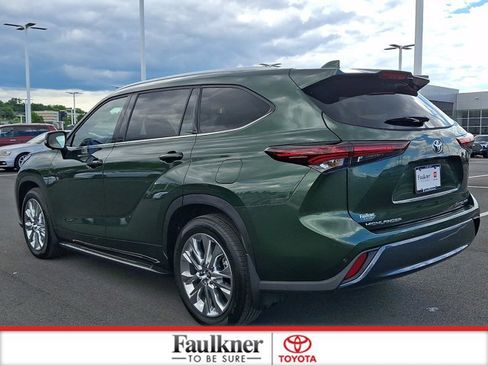 Certified 2025 Toyota Highlander Limited AWD/4WD image 4