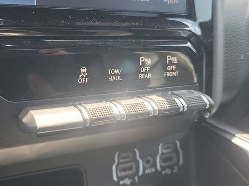 Used 2024 RAM 1500 Laramie AWD/4WD image 38