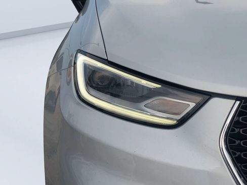 Used 2024 Chrysler Pacifica Touring-L FWD image 9
