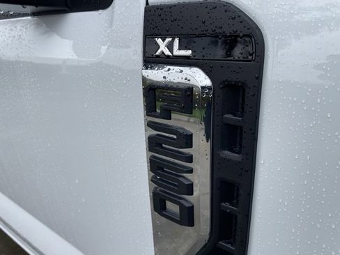 New 2026 Ford F250 XL w/ XL Chrome Package image 25