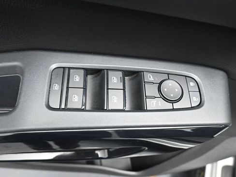 Used 2024 Nissan Pathfinder SV image 30