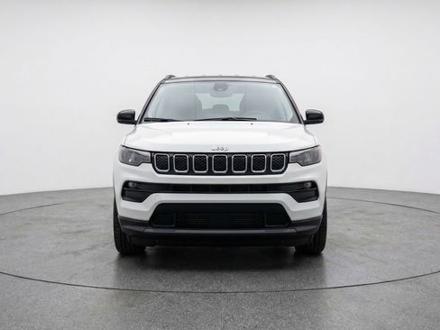 Used 2025 Jeep Compass Limited AWD/4WD image 2
