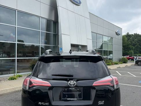 Used 2017 Toyota RAV4 XLE AWD/4WD image 5
