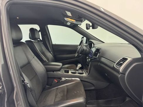 Used 2019 Jeep Grand Cherokee Altitude RWD image 18