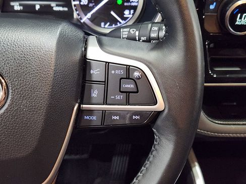 Used 2022 Toyota Highlander XLE FWD image 51